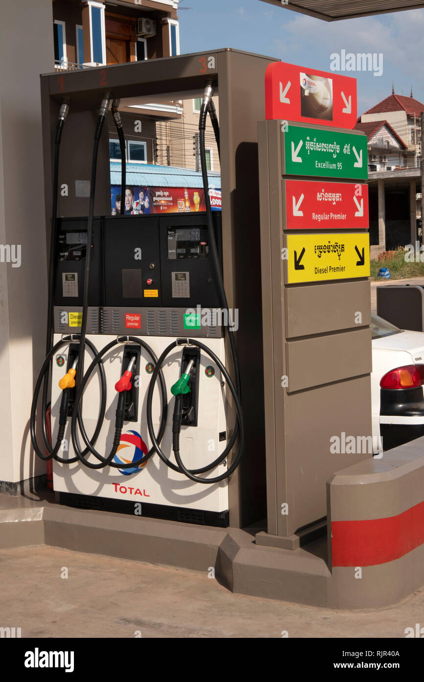 Total petrol station Banque de photographies et d'images à haute résolution  - Alamy
