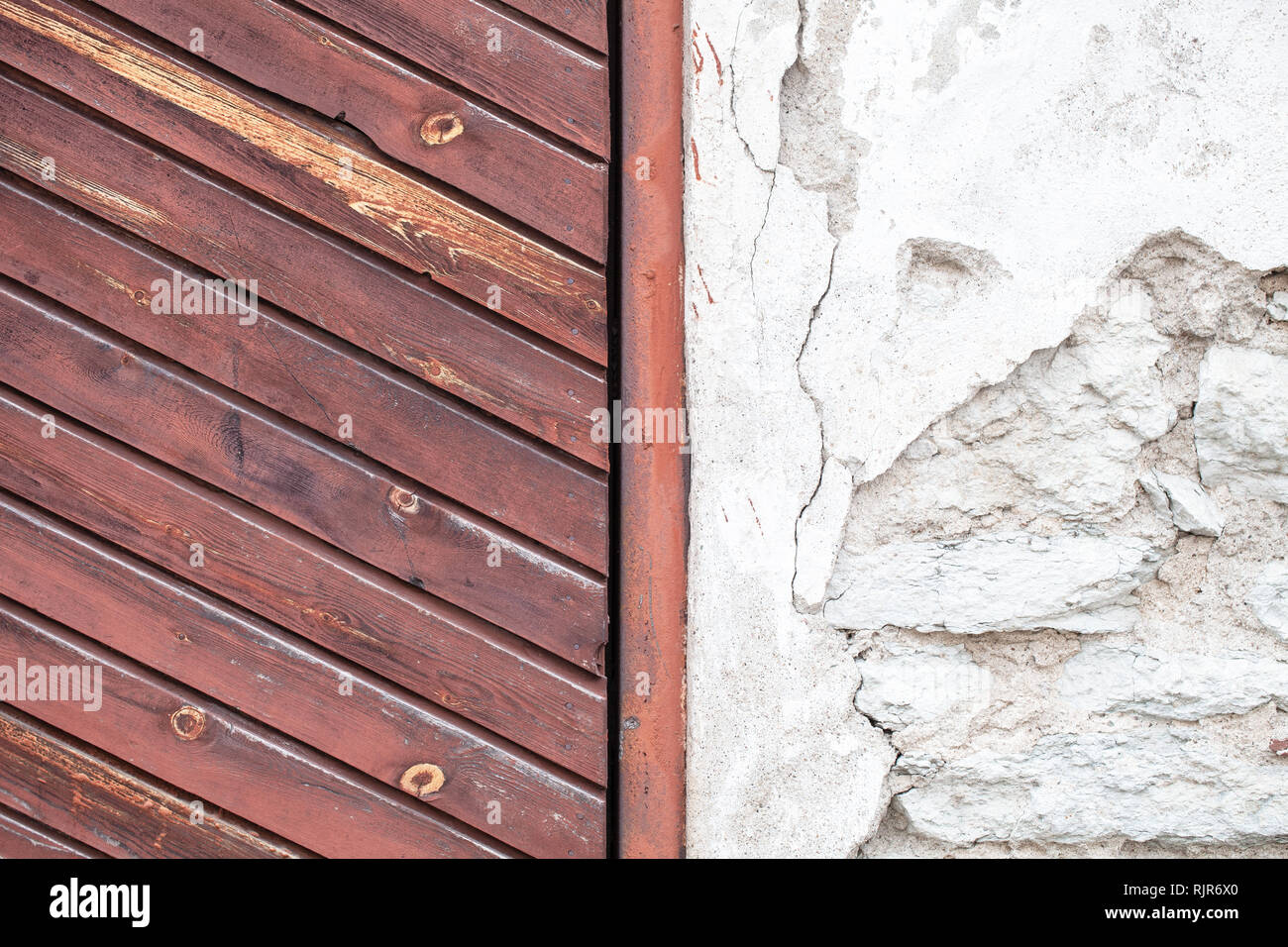 Merveilleuse combinaison de vieux bois et de surfaces en pierre Banque D'Images