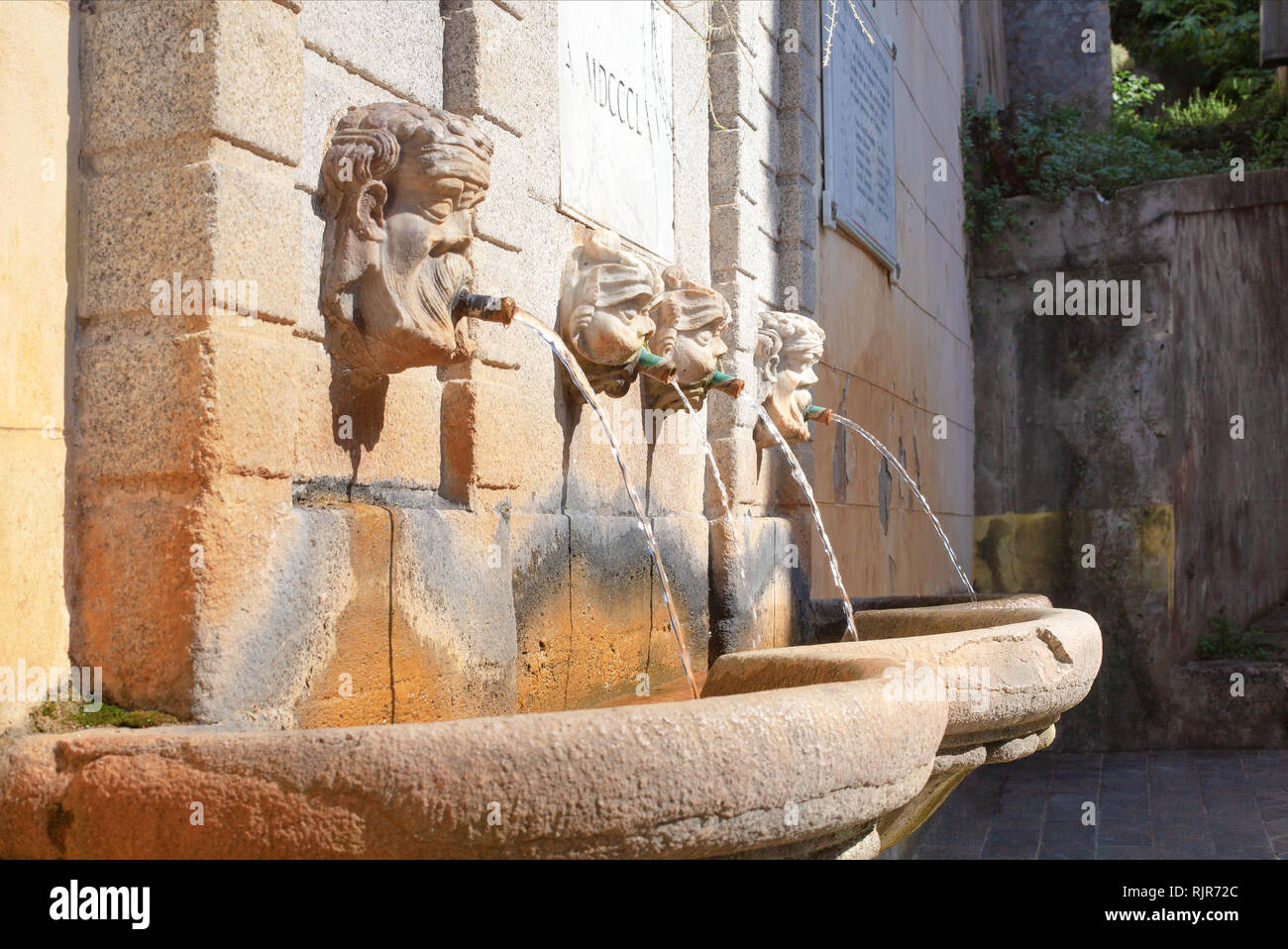 Ville ancienne fontaine. L'Italie, la Calabre, Pizzo Banque D'Images