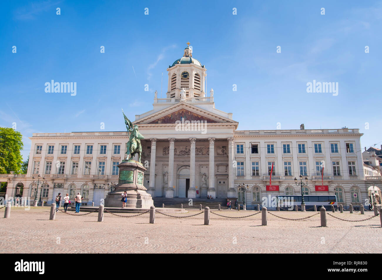 Bruxelles, Place Royale, la Place Royale de Bruxelles, Saint Jacques-sur-Coudenberg, Eglise Saint-Jacques-sur-Coudenberg avec la statue de Godefroid de Bouillon Banque D'Images