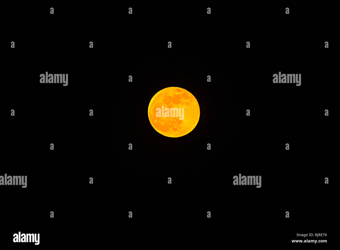 Super Pleine lune le jour de l'éclipse lunaire totale le 21 janvier 2019 Banque D'Images