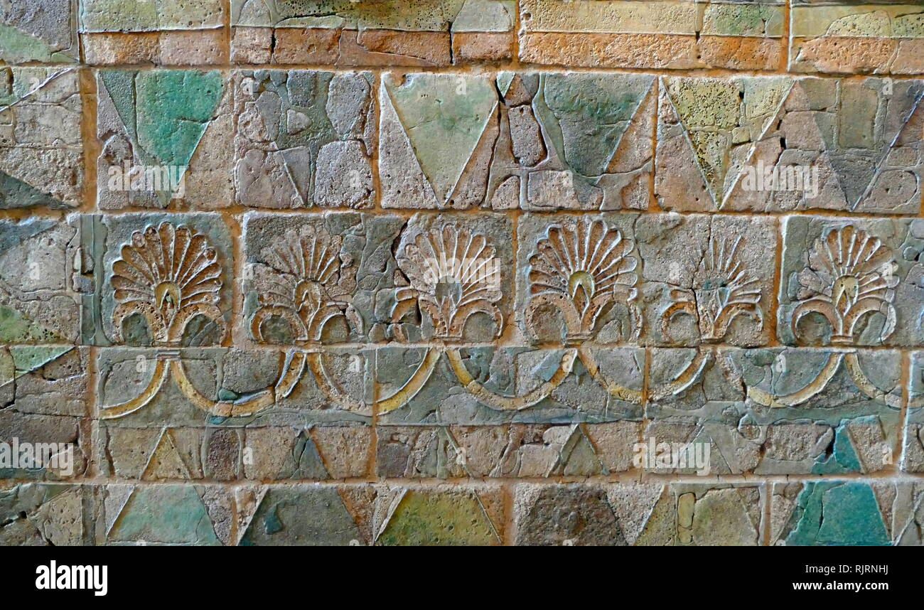 Les carreaux de mur vitré au Palais de Darius à Suse, Iran, capitale de l'Empire achéménide. Le complexe du palais a été construit par le roi achéménide Darius I. (ch. 550-486 BCE) était le quatrième roi de l'Empire achéménide de Perse Banque D'Images