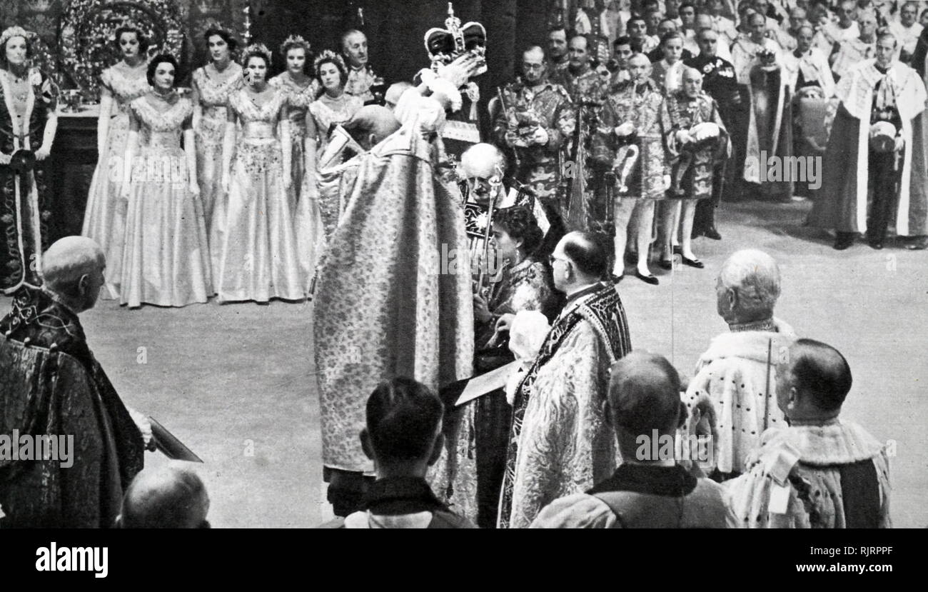 Couronnement d'Elizabeth II du Royaume-Uni, a eu lieu le 2 juin 1953 à l'abbaye de Westminster, Londres. La reine Elizabeth II, avec le duc d'Édimbourg, à Buckingham Palace peu après leur retour de l'abbaye de Westminster Banque D'Images