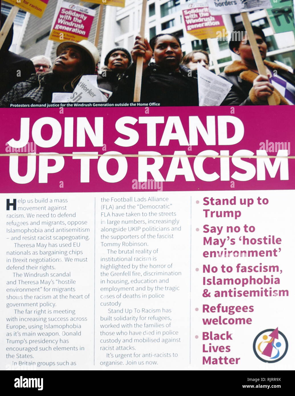 Brochure publiée contre, Tommy Robinson, un activiste d'extrême-droite, qui a co-fondé et a servi de porte-parole et chef de l'English Defence League (EDL). Banque D'Images