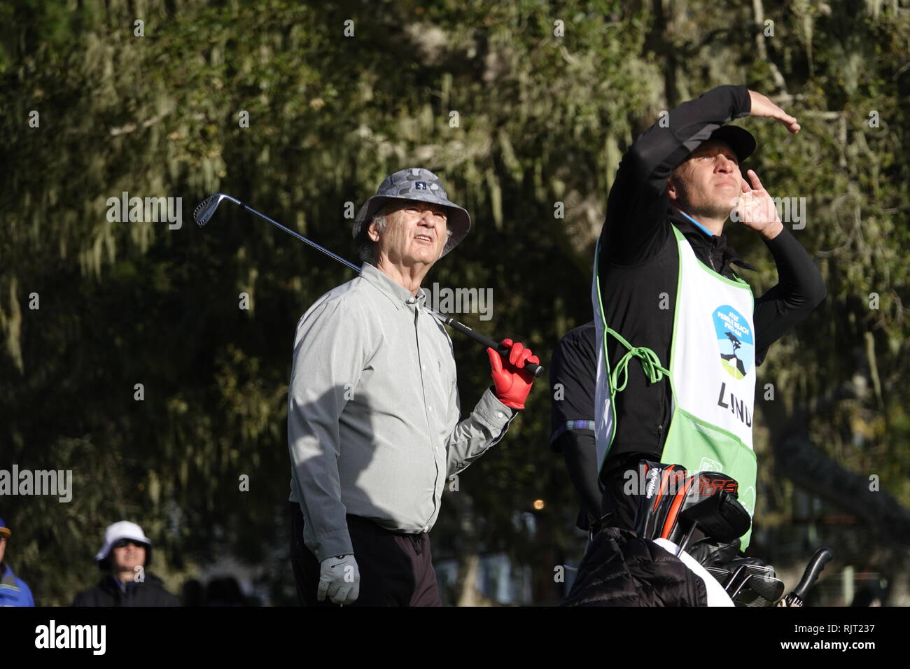 7 Février, 2019 Country Club de la péninsule de Monterey, CA, USA le favori de tous Bill Murray regarde son shiot sur le troisième trou lors du premier tour à l'AT&T Pro-Am à Pebble Beach Golf Links Banque D'Images