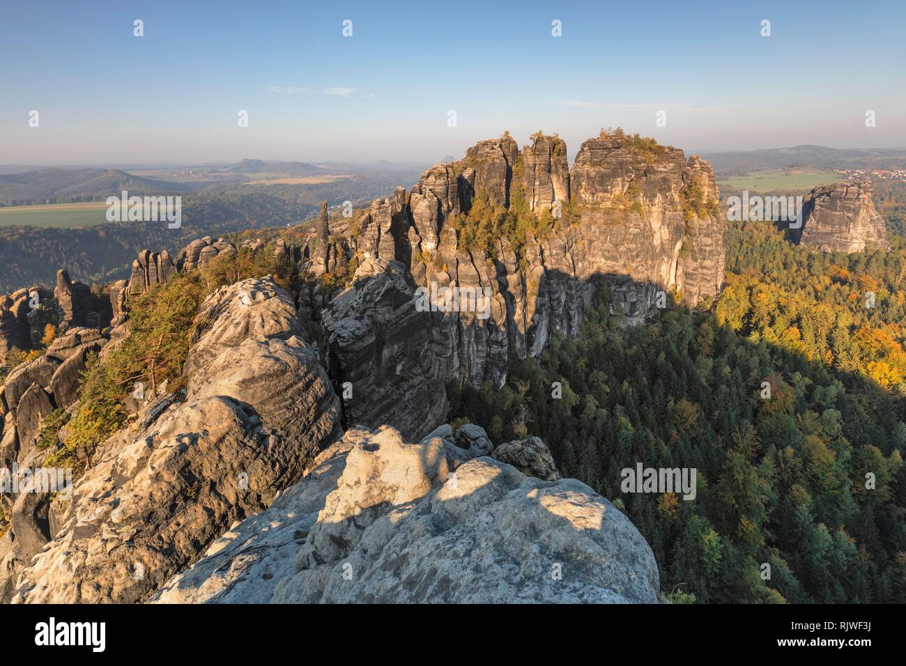 Vue de Schrammsteine, montagnes de grès de l'Elbe, la Suisse Saxonne Parc National, Saxe, Allemagne Banque D'Images