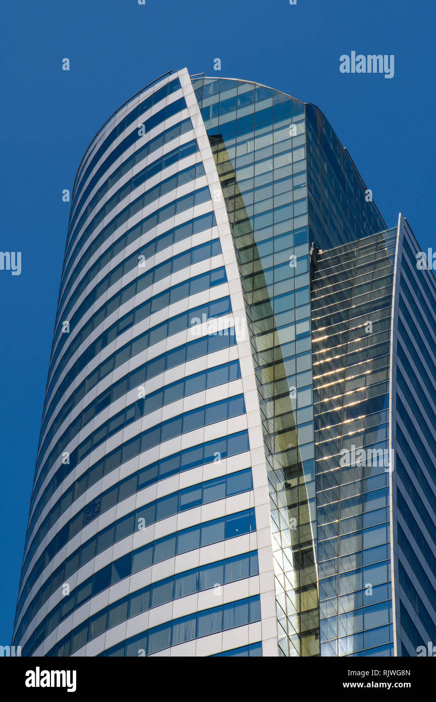 Low angle view of skyscrapers in city Banque D'Images