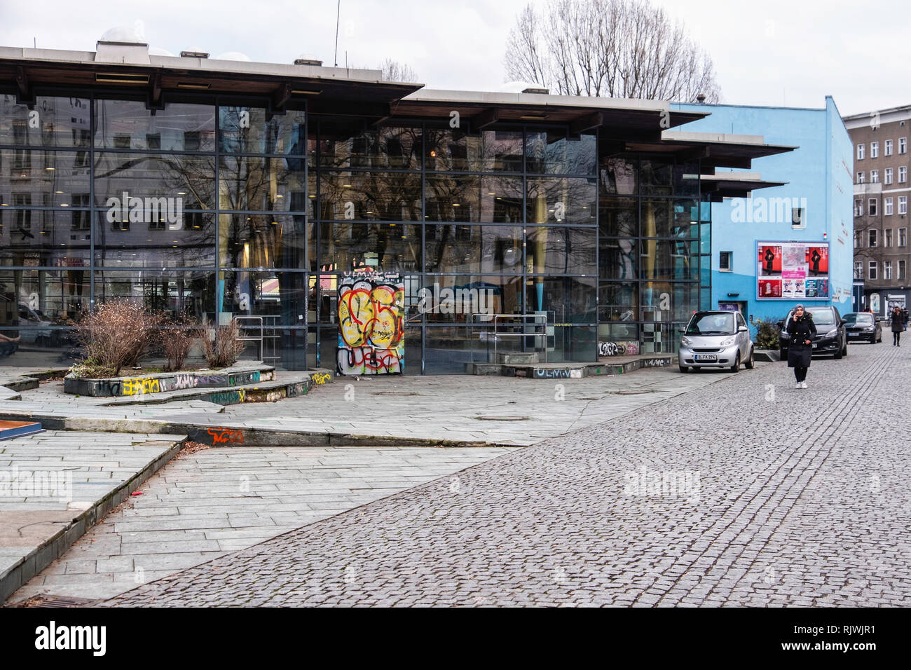 Berlin, Kreuzberg. Das Wellenbad piscine intérieure et centre de loisirs à Spreewaldplatz. Vue extérieure Banque D'Images