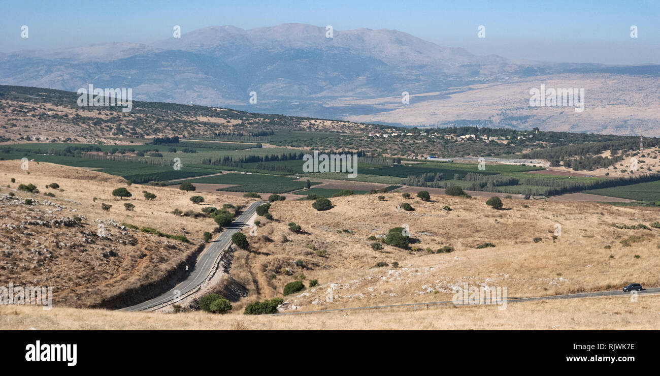 Une vue sur le mont Hermon dans les hauteurs du Golan près de la frontière avec le Liban un israélien ferme dans l'avant-plan Banque D'Images