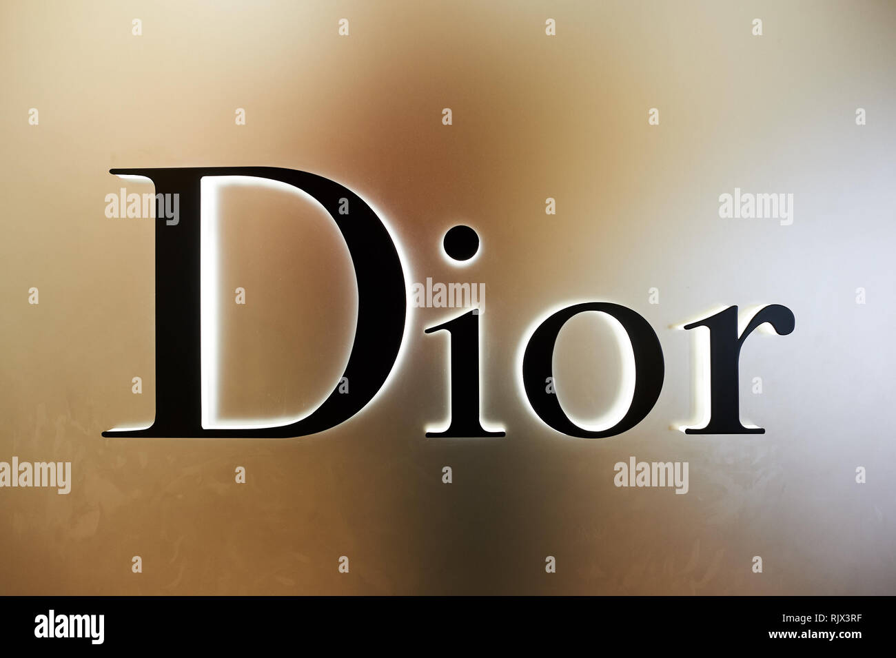 HONG KONG - Décembre 25, 2015 Dior : inscription sur le mur. Dior, est une société contrôlée de produits de luxe européen et présidé par l'homme d'être Français Banque D'Images