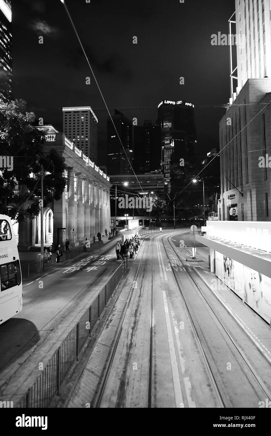 HONG KONG - Décembre 25, 2015 : la vue de pont supérieur du tramway à impériale. Le tram est le moins cher mode de transport public sur l'île de Hong Kong Banque D'Images