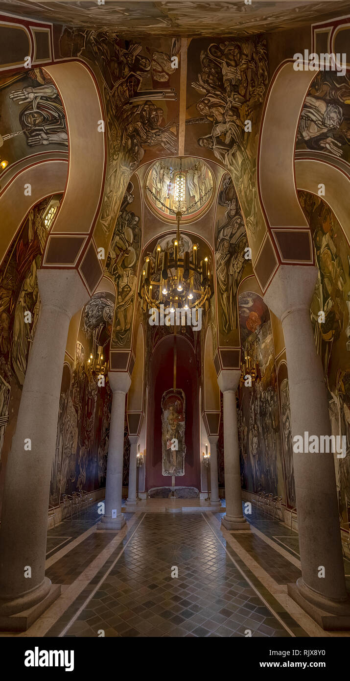 Intérieur de l'Église orthodoxe du Patriarche à l'intérieur de la forteresse de tsarevets, Veliko Tarnovo, Bulgarie. Cathédrale Patriarcale de la Sainte Ascension de Dieu Banque D'Images