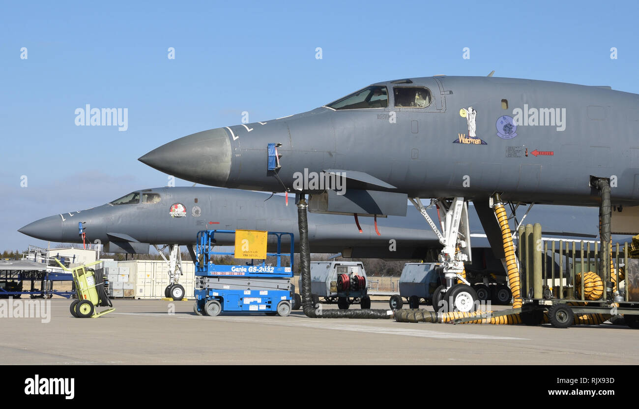 Boeing B-1B Lancer, numéro de série 86-0101, portant des 'nez' gardien-art présenté à l'entretien, réparation et remise en état du centre de formation, le 17 janvier 2019, Tinker Air Force Base, Texas. MROTC est une installation utilisée pour la maintenance des aéronefs lourds dans un partenariat public/privé entre l'Armée de l'air et Boeing. (U.S. Air Force photo/Greg L. Davis) Banque D'Images