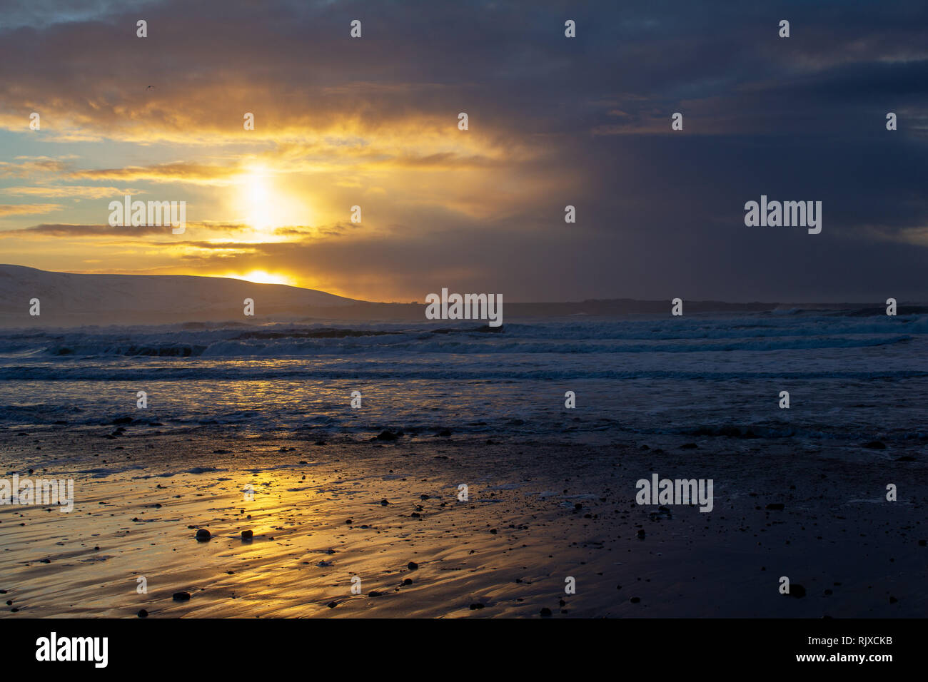 Beau coucher de soleil nuageux, Strandhill, Sligo, Irlande Banque D'Images