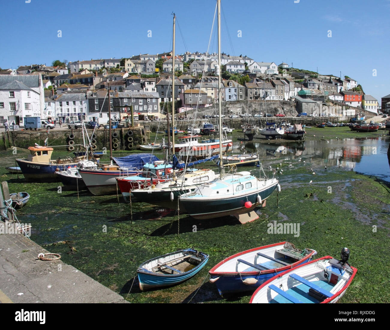Mevagissey Cornwall, Port, bateaux amarrés maintenance ad Banque D'Images