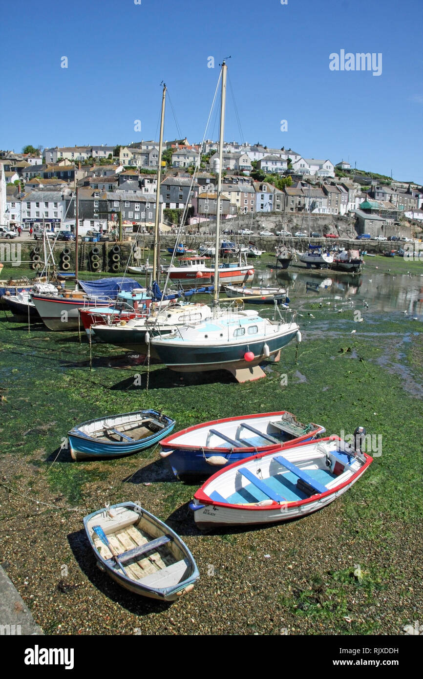 Mevagissey Cornwall, Port, bateaux amarrés maintenance ad Banque D'Images