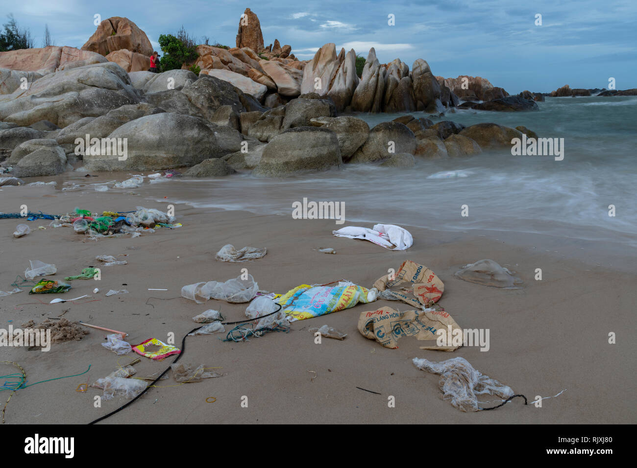 Asie Asie du sud-est asiatique ; ; ; ; ; le sud du Vietnam, la Province de Binh Thuan, Phan Thiet, plage polluée Banque D'Images