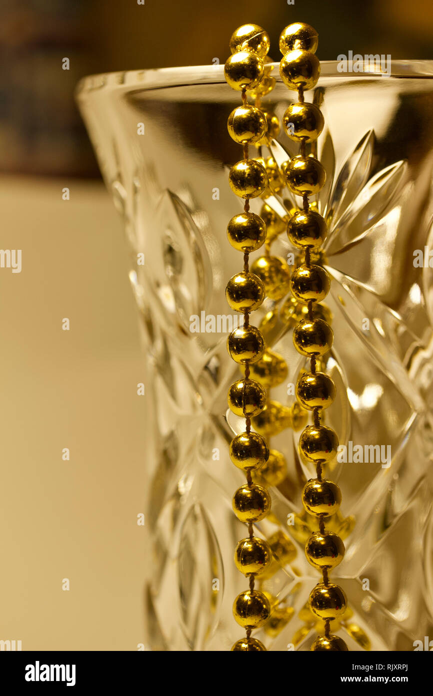 Abstract art macro de cristal au plomb de flou artistique superbe couleur Or avec Perles Mardi Gras Banque D'Images