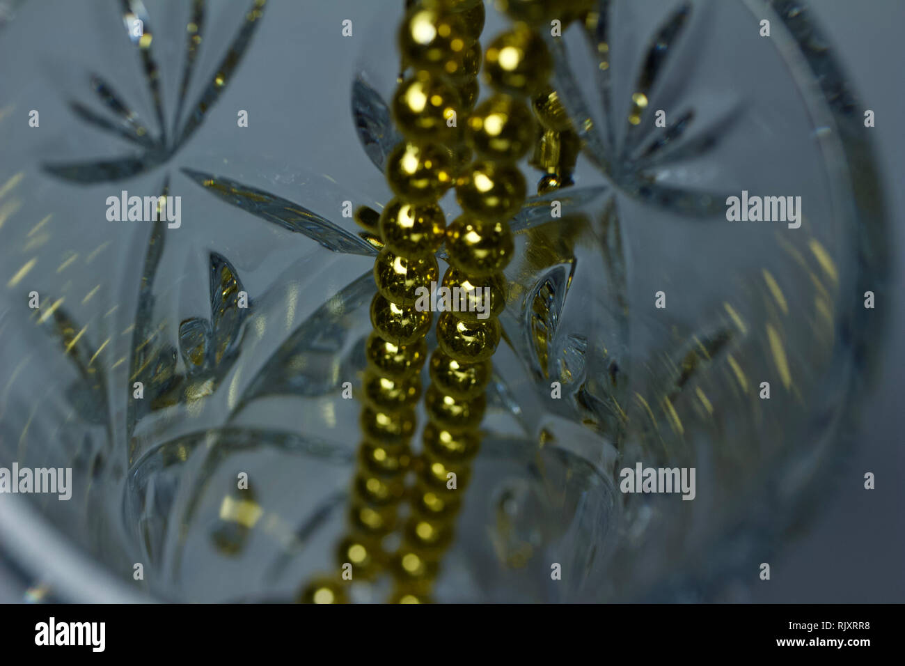 Abstract art macro de cristal au plomb de flou artistique superbe couleur Or avec Perles Mardi Gras Banque D'Images