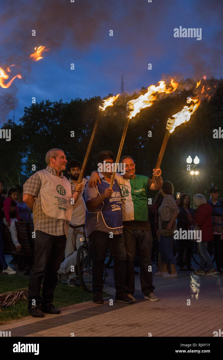 La place principale de la ville de Rosario en Argentine manifestation de protestation contre la hausse des tarifs et des coupes dans les retraites et les salaires en janvier 2019 Banque D'Images