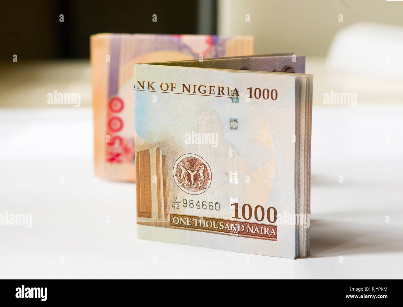 L'argent du Nigeria - une liasse de 1000 et 500 naira note mélangés Banque D'Images