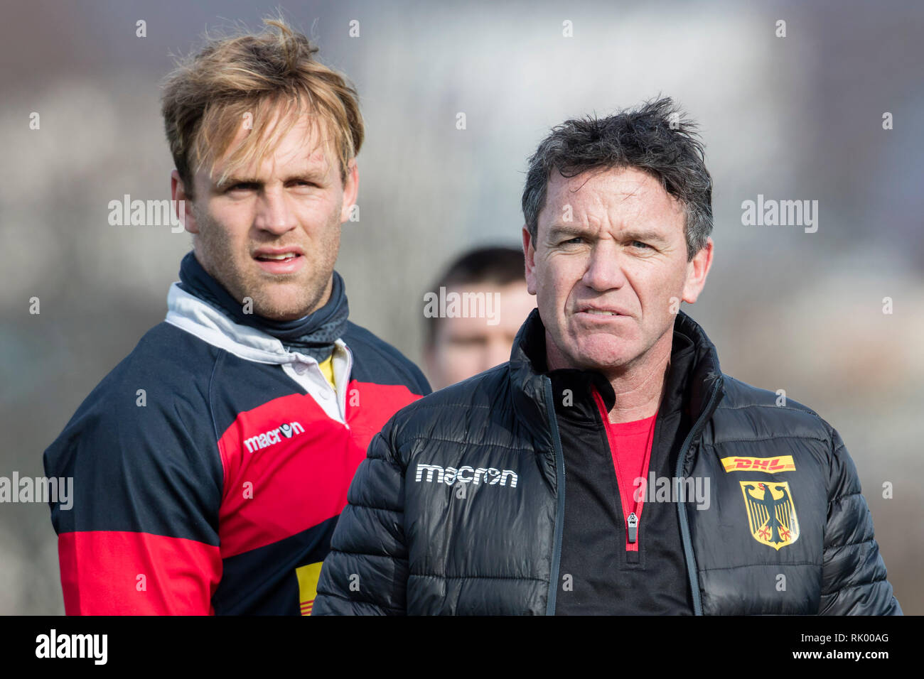 Heidelberg, Allemagne. Le 04 février, 2019. La formation de l'équipe nationale allemande de Rugby. Headcoach Mike Ford (Allemagne), portrait, laissé en arrière-plan Jaco Otto (Allemagne). L'Allemand 15-man de l'équipe nationale de rugby va commencer à Bruxelles contre la Belgique le samedi dans l'ronde de championnat. Malgré quelques départs à la DRV équipe sous l'entraîneur national Ford va en toute confiance dans le premier match du championnat européen dans le petit stade du Heysel contre les forts belges. Credit : Jürgen Kessler/dpa/Alamy Live News Banque D'Images