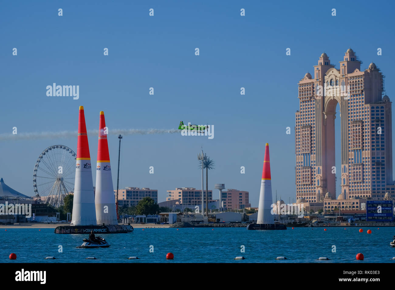 Abu Dhabi, EAU. 8 Feb 2019. Abu Dhabi, Red Bull Air Race 2019 - tour de qualification. Credit : Fahd Khan / Live News Alamy Crédit : Fahd Khan/Alamy Live News Banque D'Images