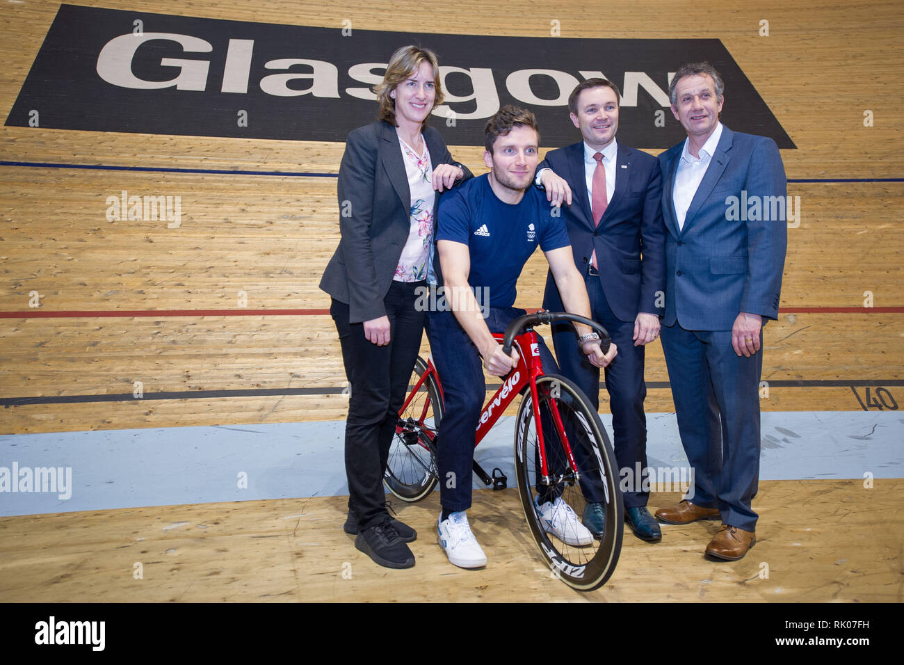 Glasgow, Royaume-Uni. 8 févr. 2019. (L-R) Dame Katherine Grainger, Callum Skinner - Médailles d'argent olympiques ; David Lappartient est le président de l'Union Cycliste Internationale ; Tom Bishop un nouveau vélo multidisciplinaire événement réunira les 13 Championnats du Monde UCI existantes en un seul événement à lieu tous les quatre ans, à partir de Glasgow et l'Écosse en 2023. Crédit : Colin Fisher/Alamy Live News Banque D'Images