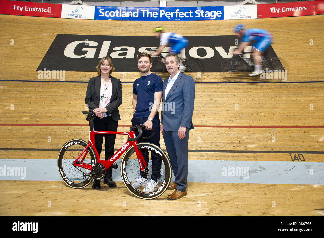 Glasgow, Royaume-Uni. 8 févr. 2019. (L-R) Dame Katherine Grainger, Callum Skinner - Médailles d'argent olympiques ; Tom Bishop un nouveau vélo multidisciplinaire événement réunira les 13 Championnats du Monde UCI existantes en un seul événement à lieu tous les quatre ans, à partir de Glasgow et l'Écosse en 2023. Crédit : Colin Fisher/Alamy Live News Banque D'Images