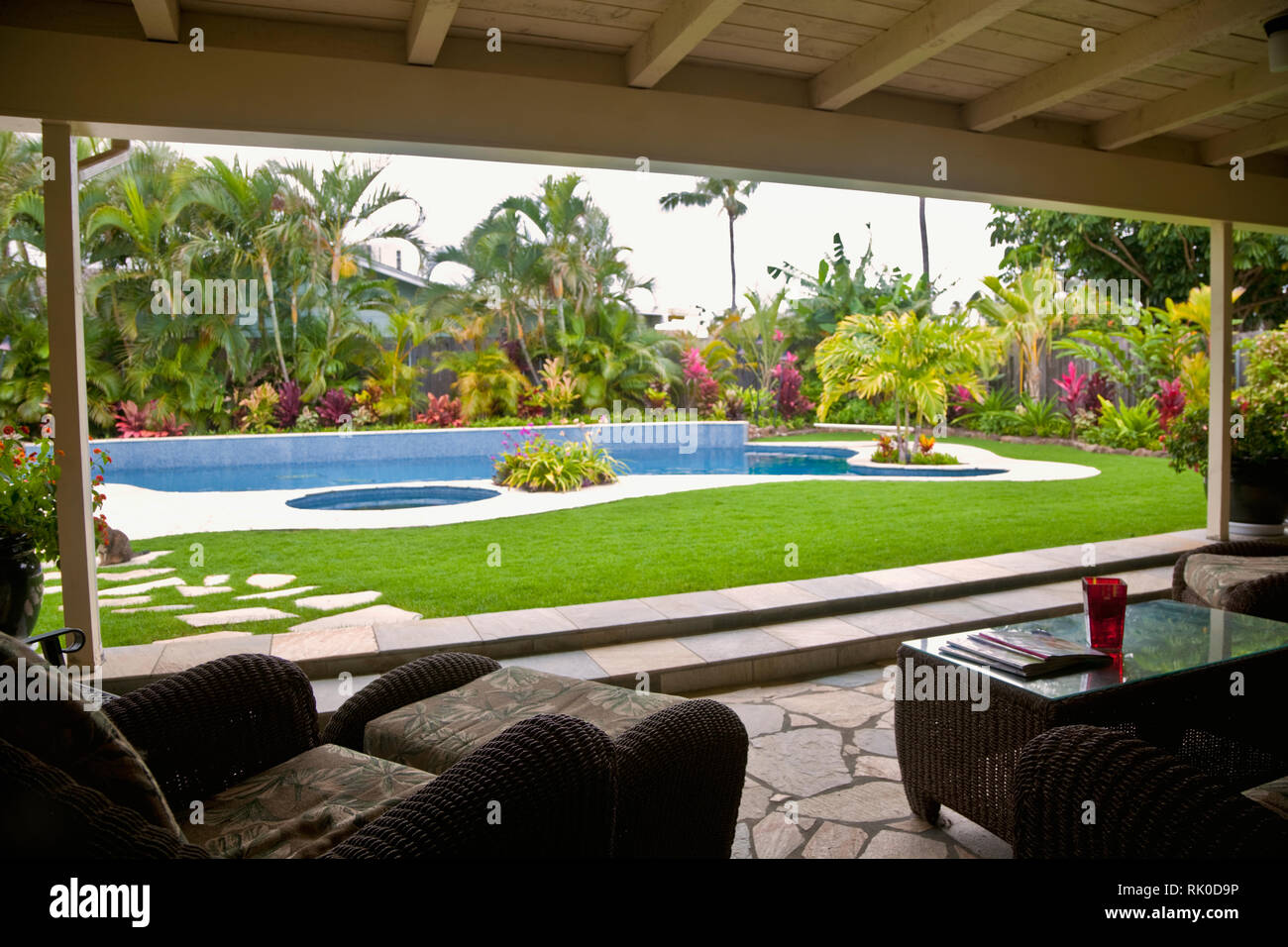 Patio donnant sur piscine Banque D'Images