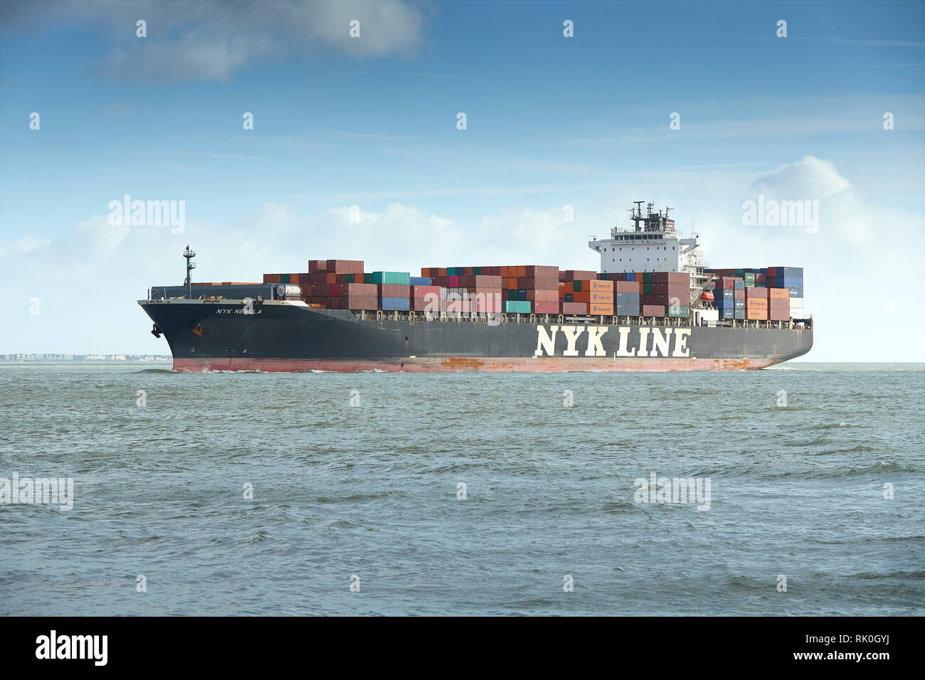 NYK Line Container Ship, NYK nébuleuse, approche du port de Southampton, Royaume-Uni, le 7 février 2019 Banque D'Images