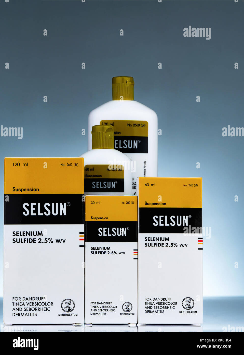 CHONBURI, THAÏLANDE-Octobre 27, 2018 : Selsun suspension. Le sulfure de  sélénium 2,5 % shampooing pour les pellicules de tinea versicolor et la  dermatite séborrhéique. Medica Photo Stock - Alamy