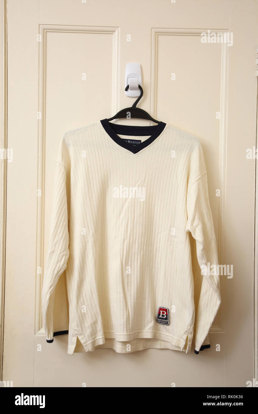 Best Mountain col V couleur ivoire Jumper Banque D'Images