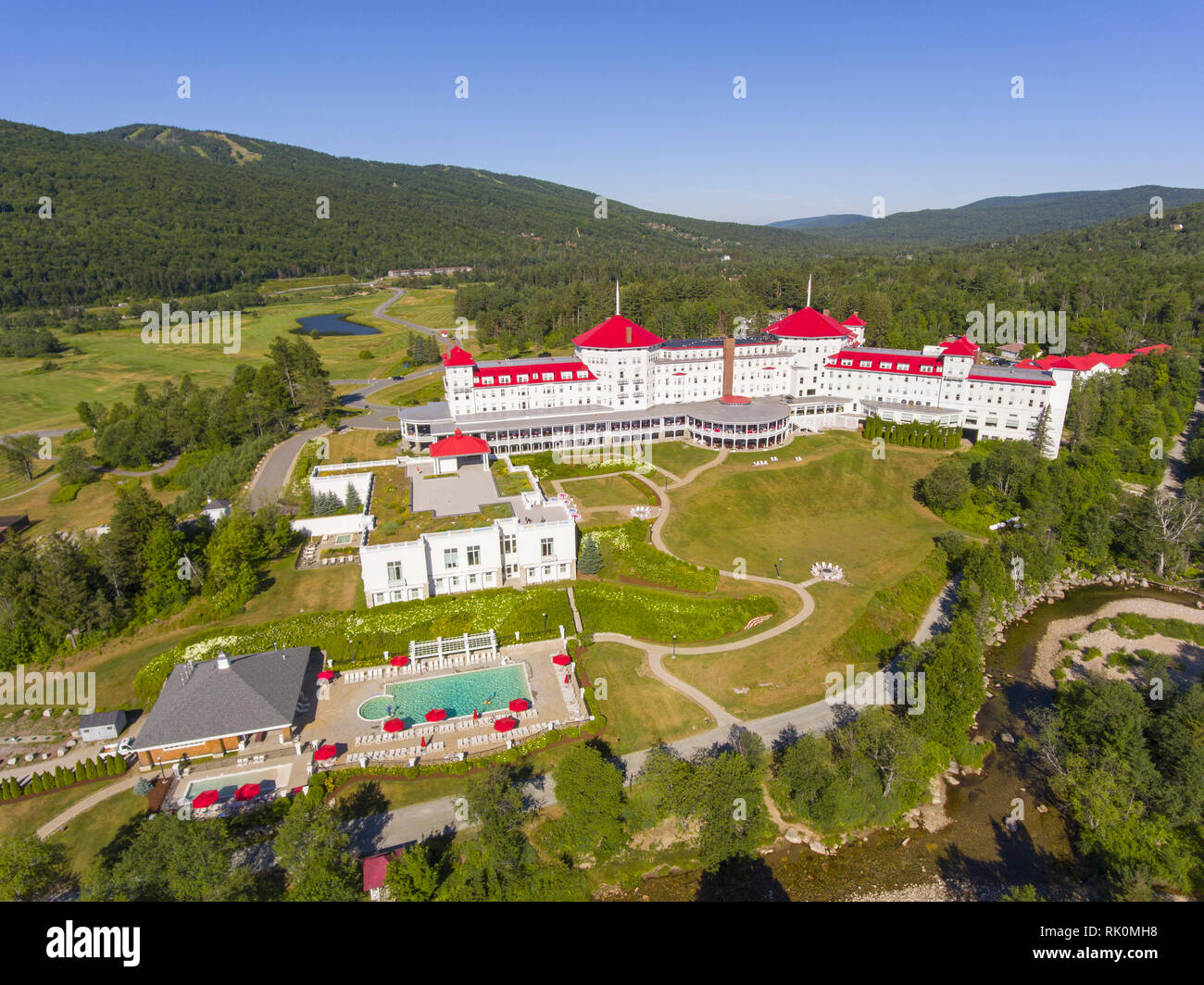 Vue aérienne du mont Washington Hotel en été à Bretton Woods, New Hampshire, USA. Cet hôtel a accueilli la conférence monétaire de Bretton Woods en 1944. Banque D'Images