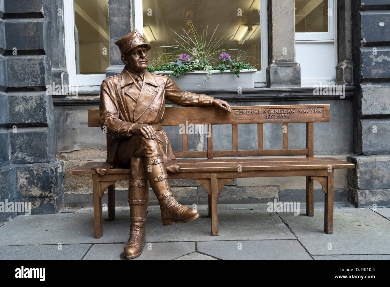 Statue de héros de guerre polonais le général Maczek au City Chambers dans la vieille ville d'Édimbourg, Écosse, Royaume-Uni Banque D'Images