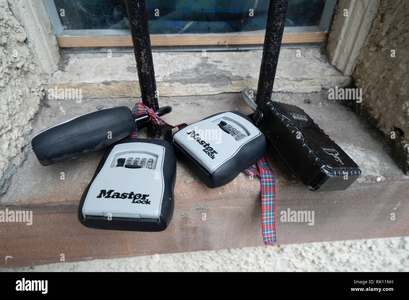 Boîtes pour AirbnB clé réduite d'accéder à porte clefs à l'extérieur  immeuble d'appartements dans la vieille ville d'Édimbourg, Écosse,  Royaume-Uni Photo Stock - Alamy