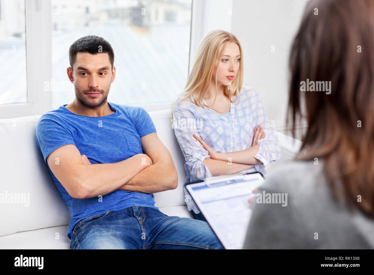 Couple avec problème au bureau d'un psychologue de la famille Banque D'Images