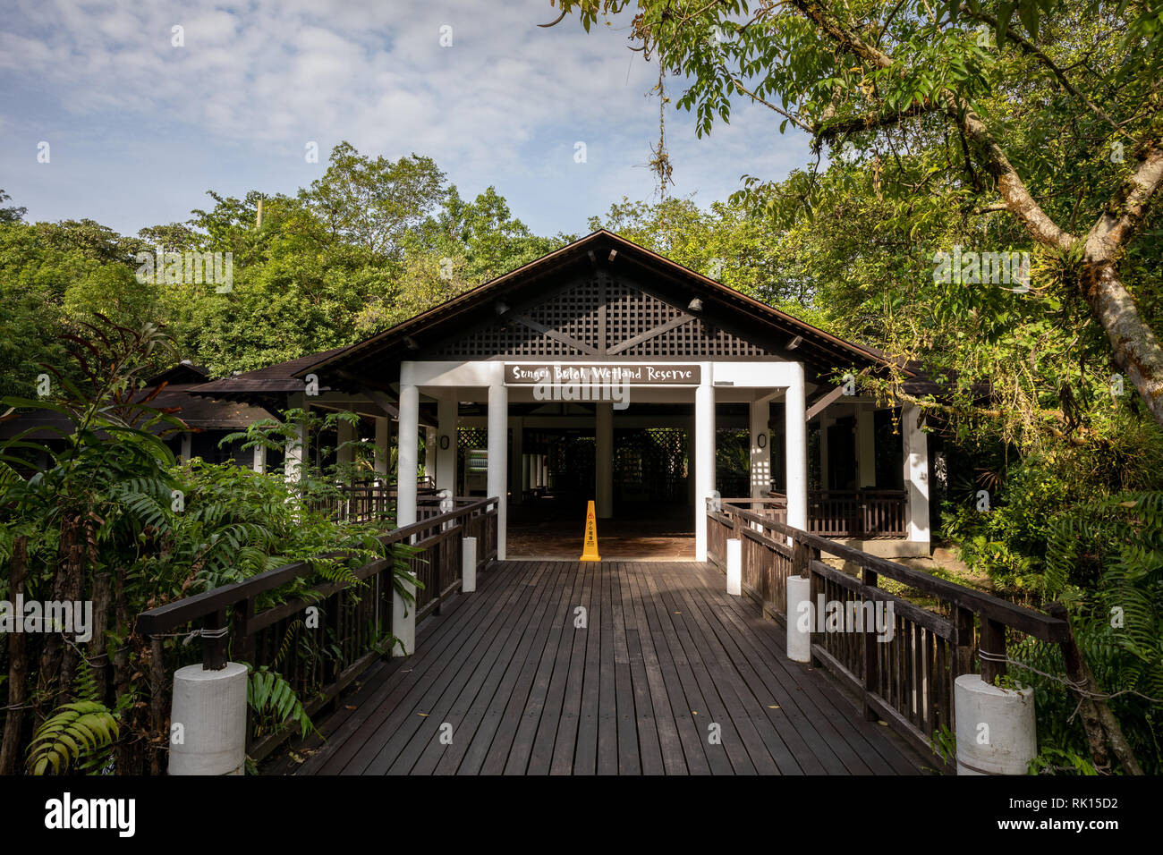 Singapour - Décembre 2018 : Wetland Centre bâtiments à l'entrée de la réserve de Sungei Buloh. Banque D'Images