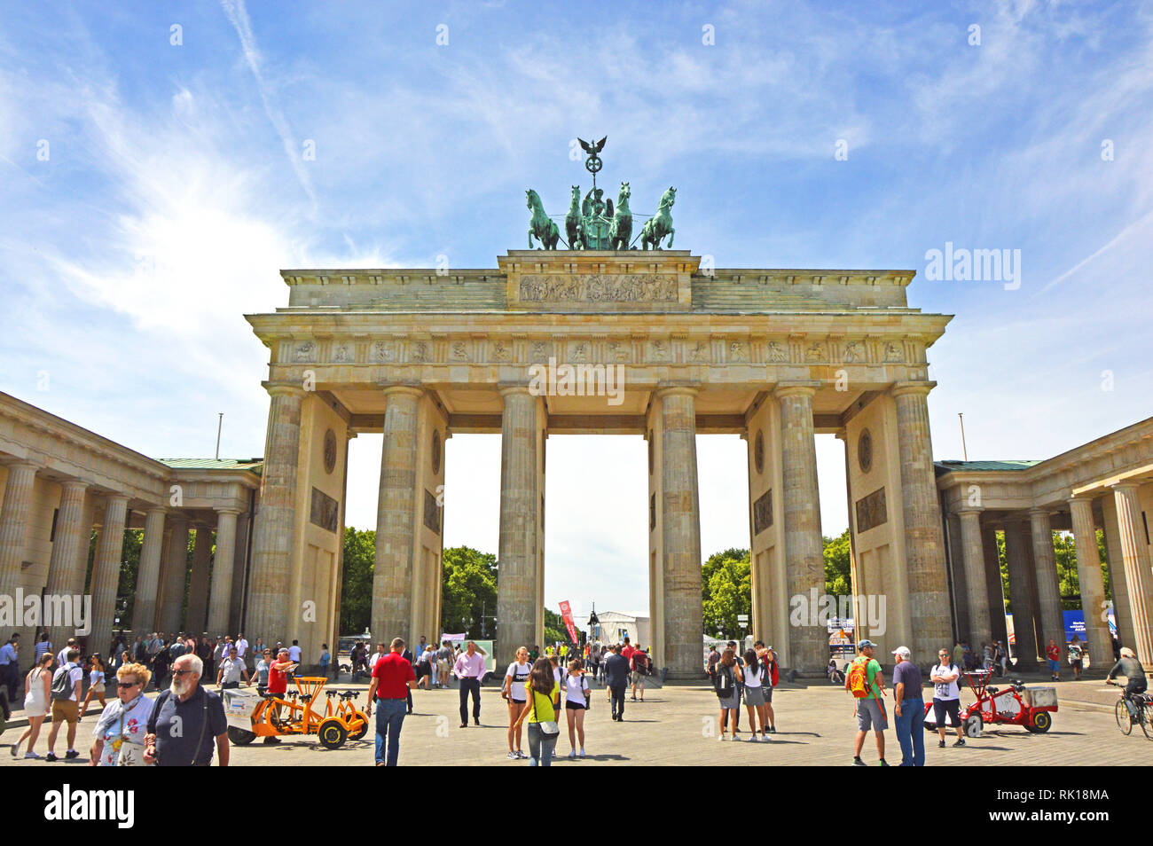 BERLIN, ALLEMAGNE - 21 juin 2017 : porte de Brandebourg (Brandenburger Tor) C'est un 18e siècle de triomphe néoclassique à Berlin, l'un des meilleurs savoir- Banque D'Images