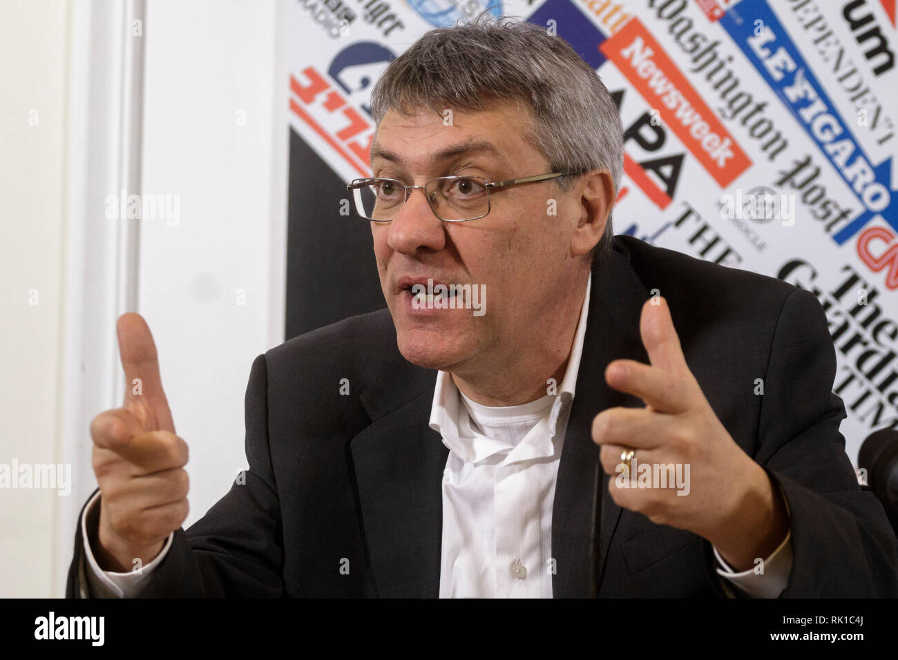 Rome, Italie. Le 08 février, 2019. Maurizio Landini, secrétaire du syndicat CGIL, assiste à une conférence de presse à l'Association de la presse étrangère à Rome, Italie le 08 février, 2019. CGIL, CISL et UIL (Italie) les grands syndicats prendront part à une manifestation nationale, fixée au 9 février, pour protester contre la politique économique du gouvernement italien. Credit : Giuseppe Ciccia/Pacific Press/Alamy Live News Banque D'Images