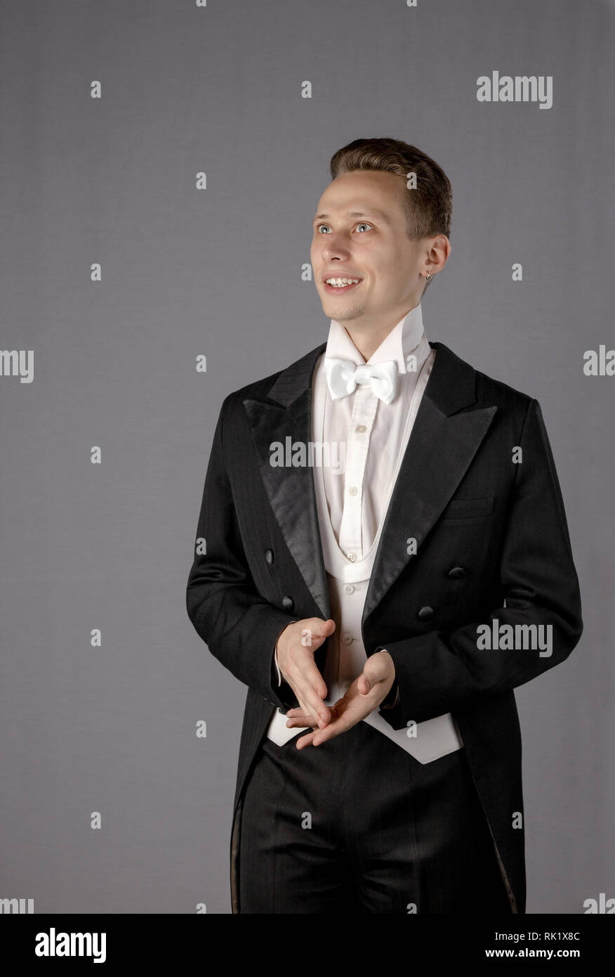 Image d'un bel homme portrait d'un jeune acteur Banque D'Images