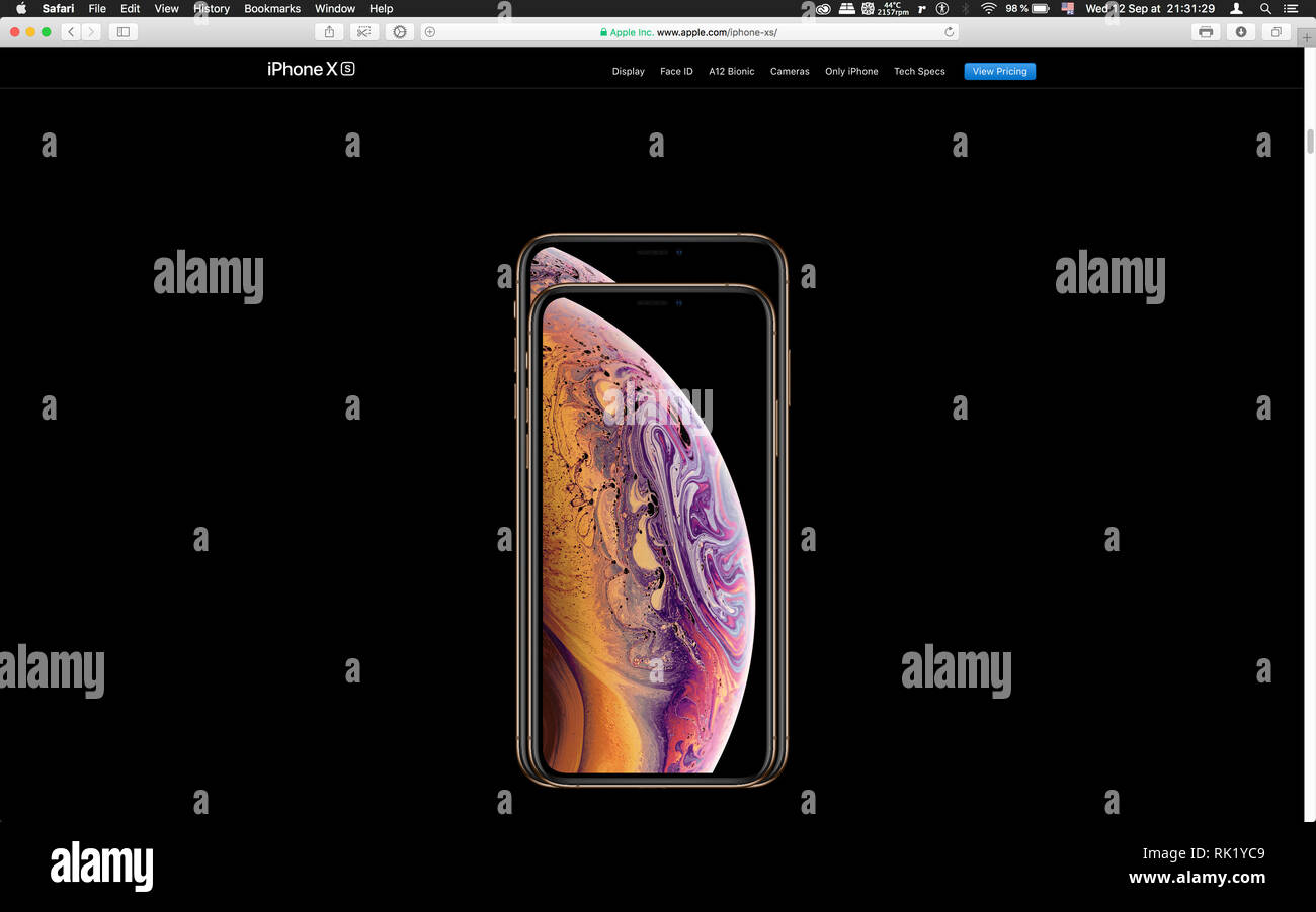 Londres, Royaume-Uni - 12 septembre 2018 : Dernière Golden Apple iPhone iPhone XS XS Max iPhone X R ordinateur smartphone, vu sur ordinateur MacBook écran après lancement de produit keynote Cupertino Banque D'Images