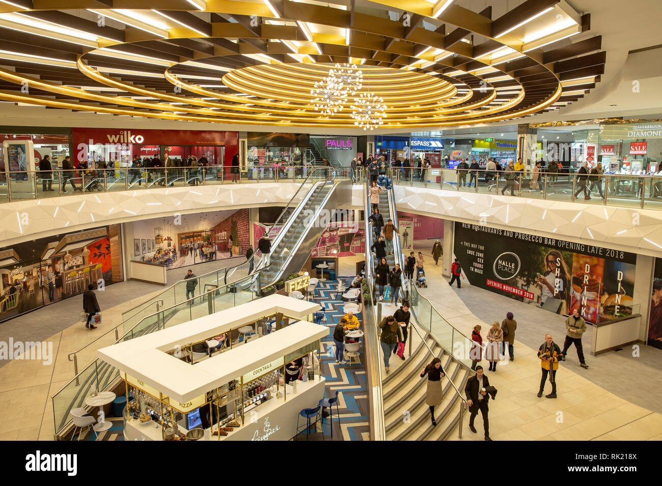 Intérieur de la Manchester Arndale shopping center mall dans le centre-ville de Manchester, Angleterre, Royaume-Uni Banque D'Images