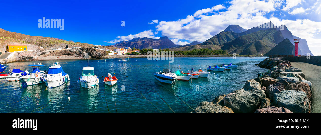 Belle La Aldea de San Nicolas,village avec vue sur les bateaux de pêche,mer et montagne,Gran Canaria, Espagne. Banque D'Images