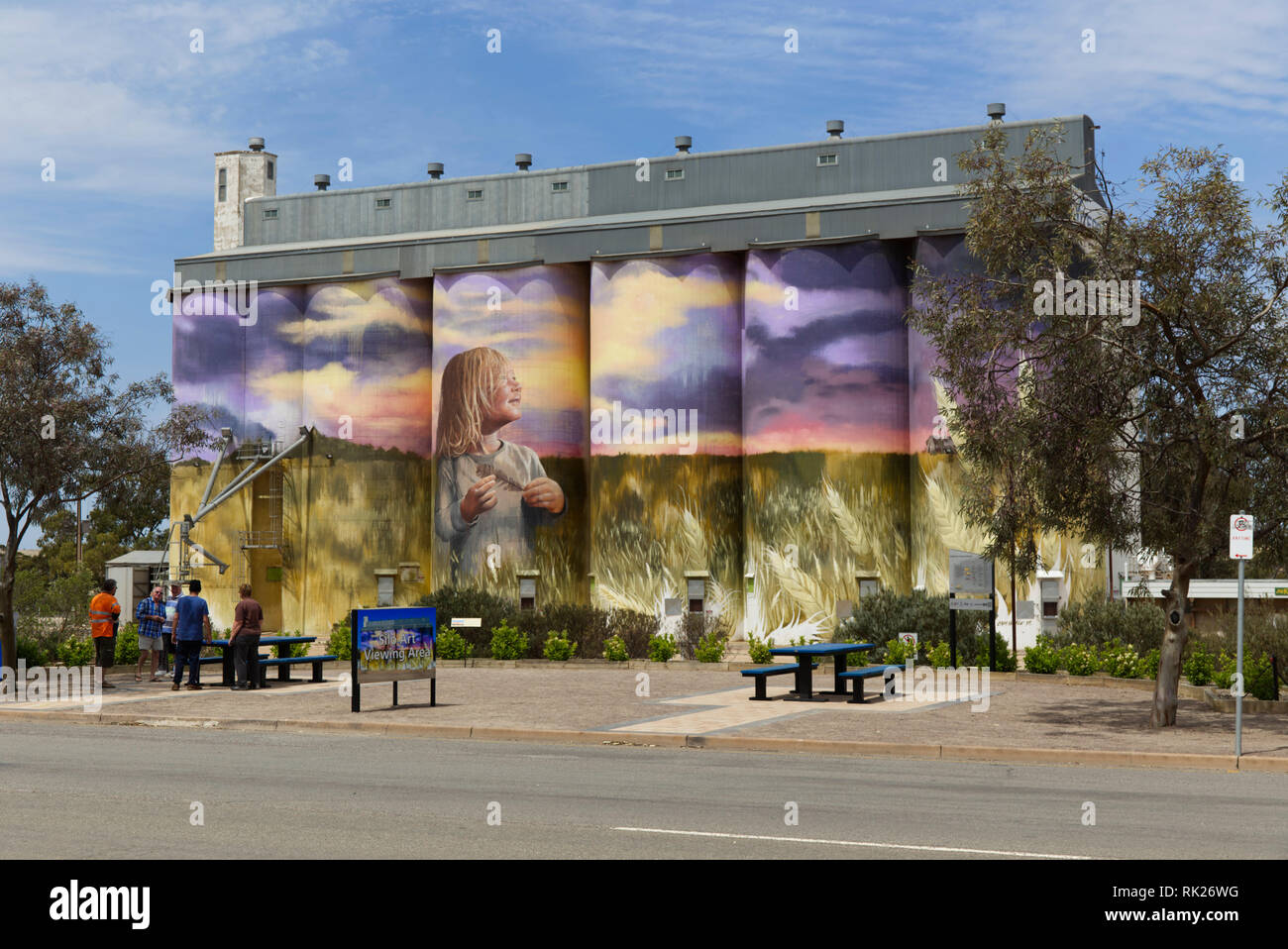 Art mural Silo peint sur le côté du silo de grain à Kimba Eyre péninsule Sud de l'Australie Banque D'Images