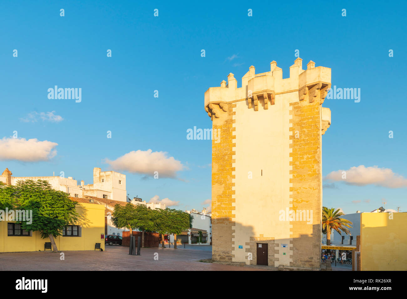 L'ancienne Torre de Guzman dans la vieille ville de Conil de la Frontera, Costa de la Luz, Cadiz Province, Andalusia, Spain Banque D'Images