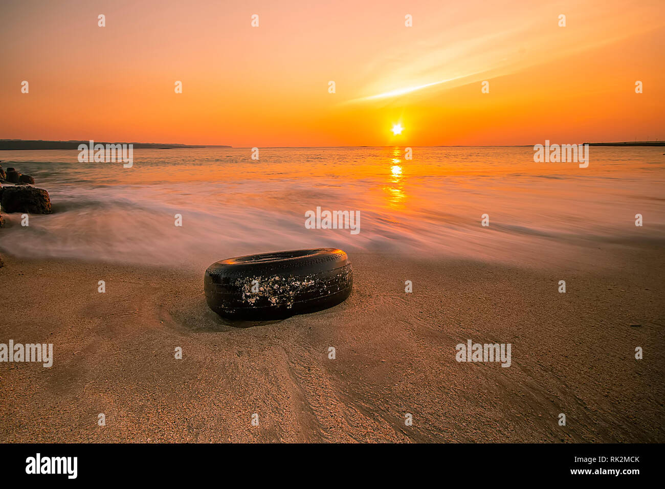 L'une des plages profiter du coucher du soleil à Bali Banque D'Images