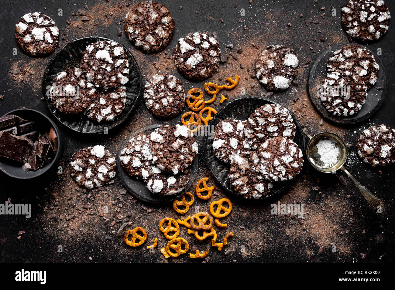 Chocolat Sans Gluten Crinkle Cookies Banque D'Images
