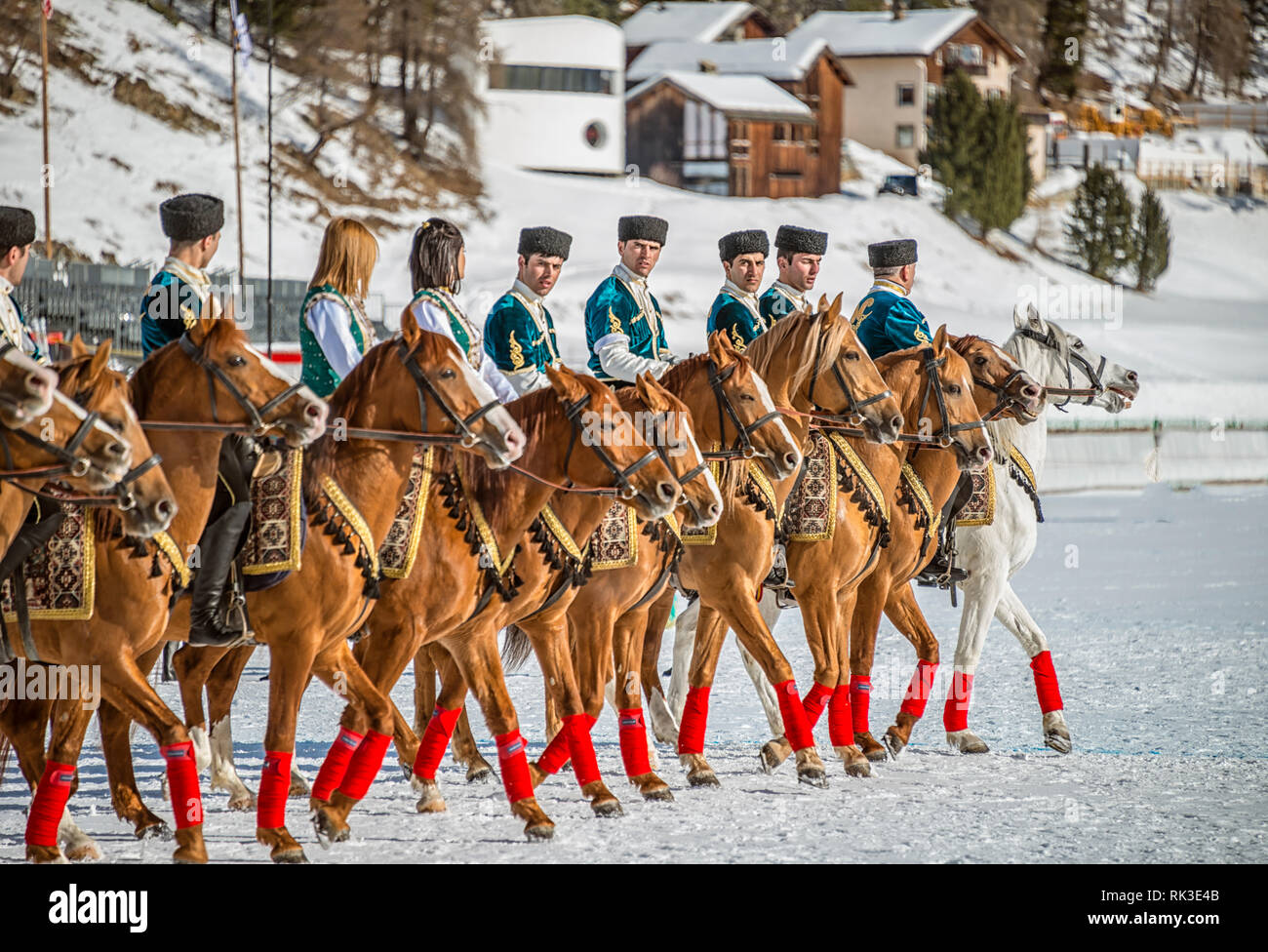 Pilotes azerbaïdjanais lors d'un spectacle pour le match de la coupe du monde Snow Polo 2019, St Moritz, Suisse Banque D'Images