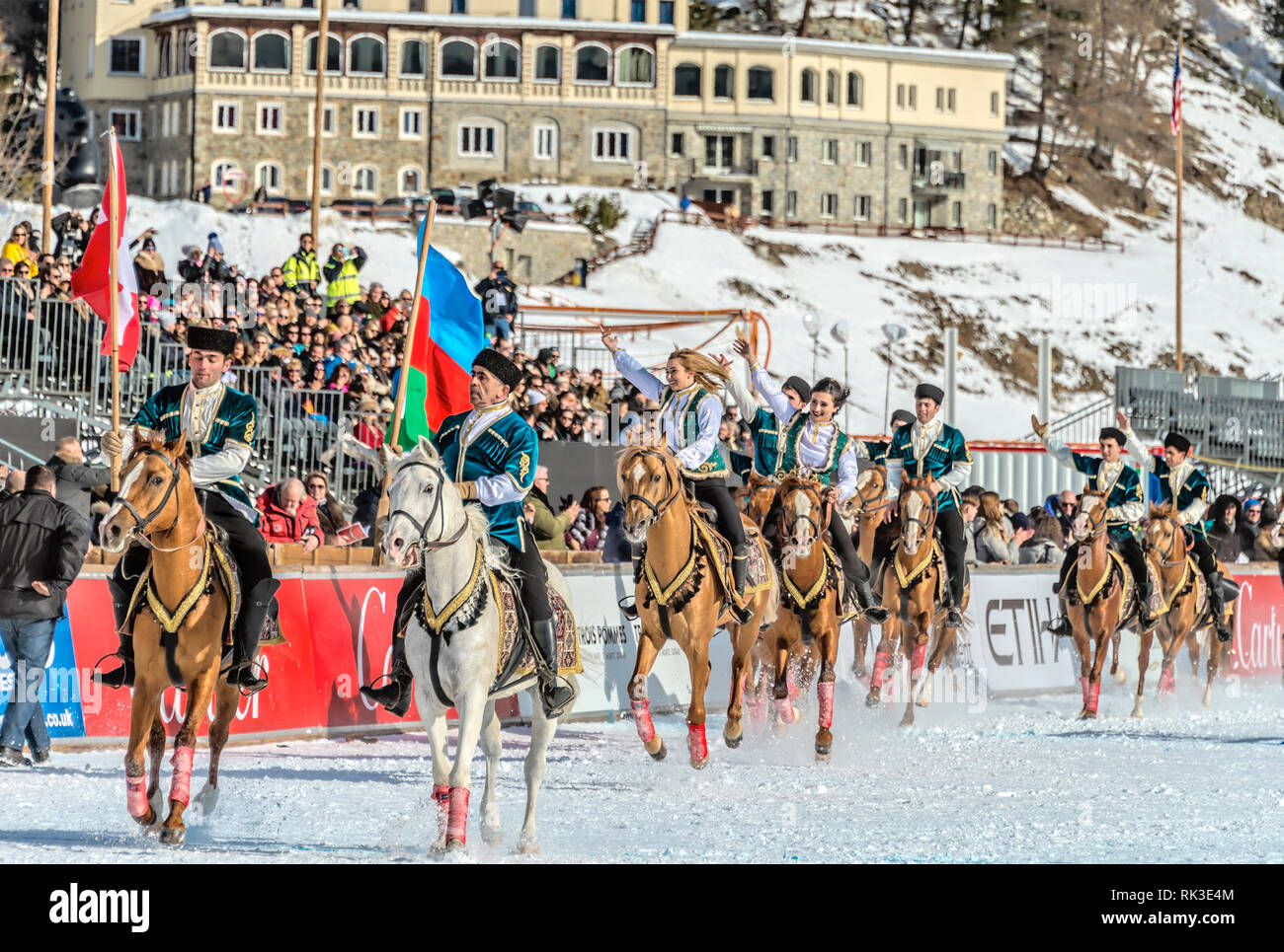 Pilotes azerbaïdjanais lors d'un spectacle pour le match de la coupe du monde Snow Polo 2019, St Moritz, Suisse Banque D'Images
